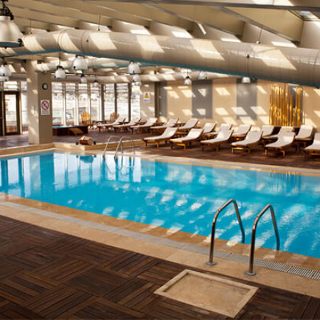 Holiday Inn Istanbul Airport Mandala Spa'da Kapalı Yüzme Havuzu