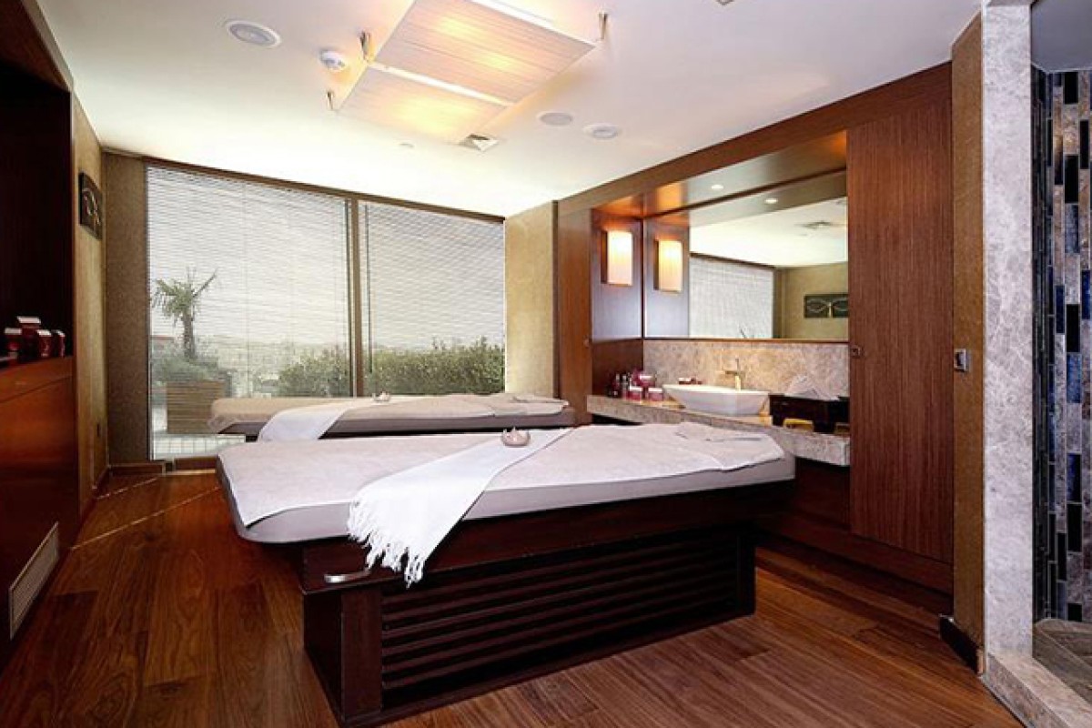 Wyndham Grand İstanbul Europe Otel Blue Harmony Spa & Fitness'da Masaj Keyfi ve Spa Kullanımı